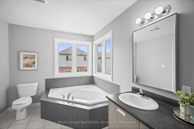 Additional image 24 of 439 Moorlands Cres