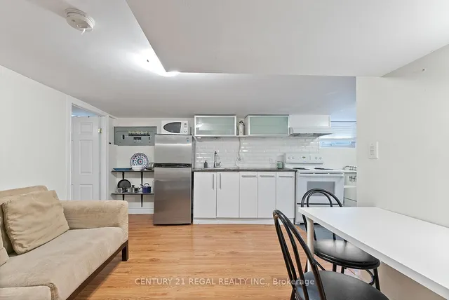 Additional image 35 of 32 Chamberlain Ave