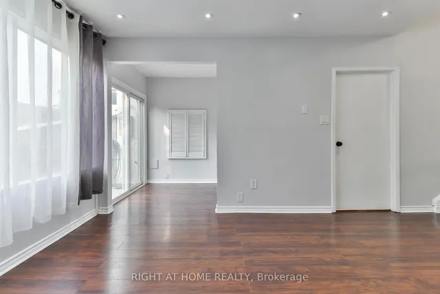 Additional image 24 of 34 Venetian Cres Unit 144