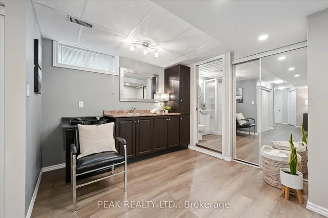 Additional image 30 of 839 Fairway Cres