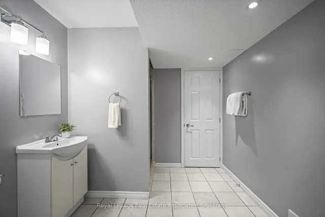 Additional image 41 of 439 Moorlands Cres