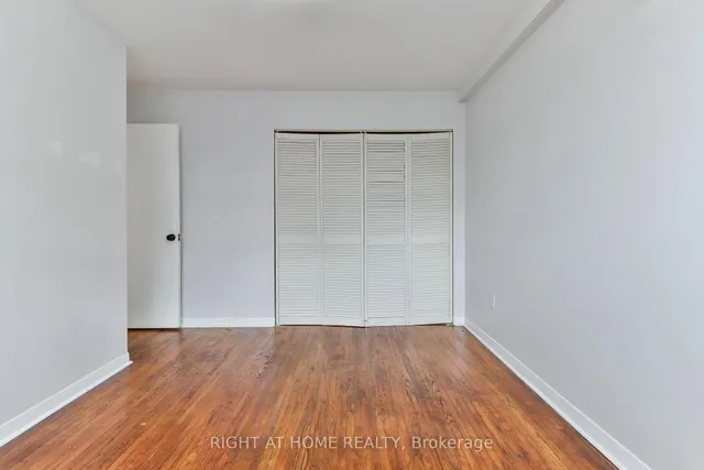 Additional image 40 of 34 Venetian Cres Unit 144