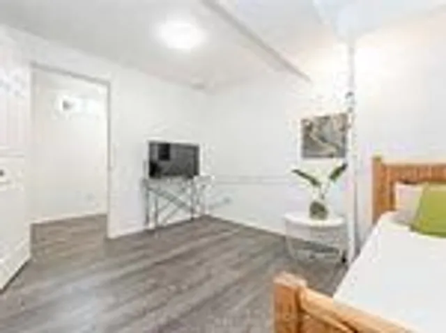 Additional image 18 of 164 Jansen Ave