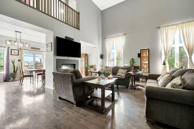 Additional image 7 of 477 Woodbine Ave