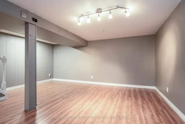 Additional image 32 of 23 Roberts Cres