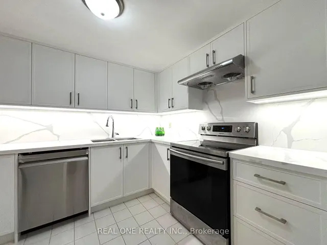 Additional image 9 of 711 Bay St Unit 1012