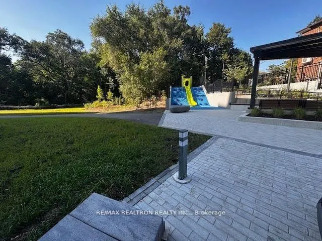 Additional image 16 of 250 Lawrence Ave Unit 415