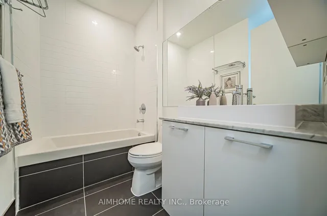 Additional image 6 of 399 Adelaide St Unit 1002