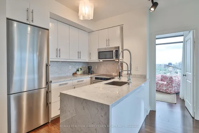 Additional image 8 of 18 Yorkville Ave Unit 3106