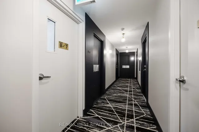 Additional image 11 of 18 Yonge St Unit 710