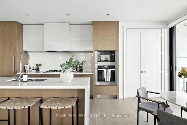 Additional image 9 of 118 Merchants Wharf Unit 910