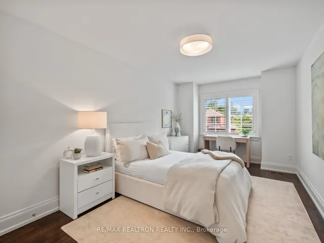 Additional image 25 of 18 Corwin Cres