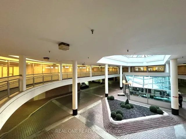 Additional image 37 of 711 Bay St Unit 1012