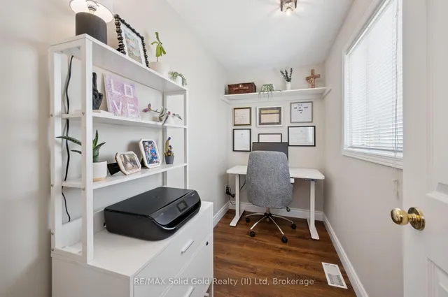 Additional image 30 of 12 Frankfurt St