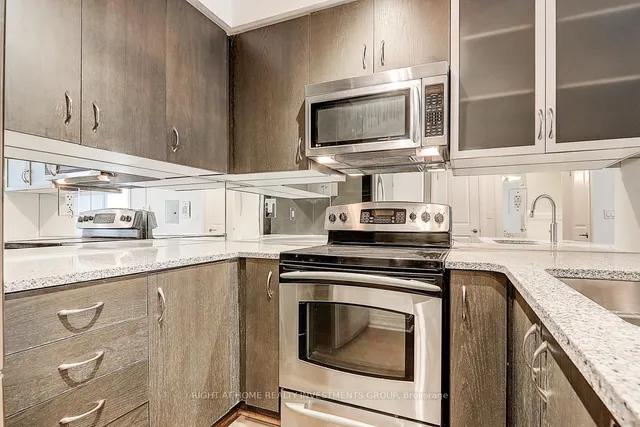 Additional image 6 of 18 Yorkville Ave Unit 704