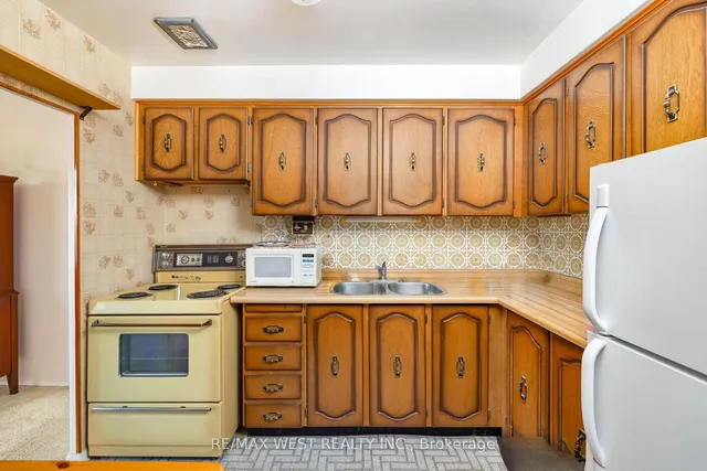 Additional image 8 of 825 Kennedy Rd Unit 303