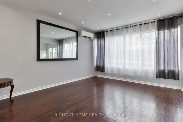 Additional image 25 of 34 Venetian Cres Unit 144