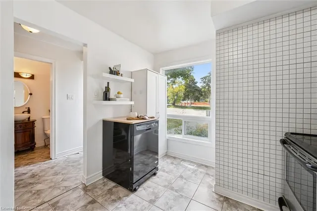 Additional image 10 of 32 Mowat Blvd Unit 52