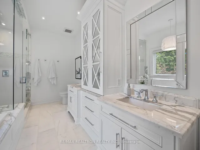 Additional image 24 of 18 Corwin Cres