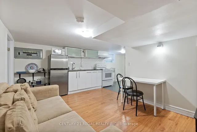 Additional image 34 of 32 Chamberlain Ave