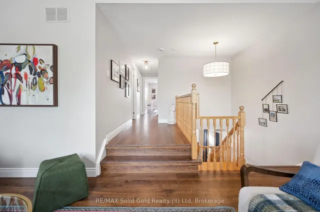 Additional image 22 of 12 Frankfurt St