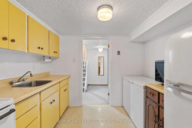 Additional image 43 of 70 Frost St