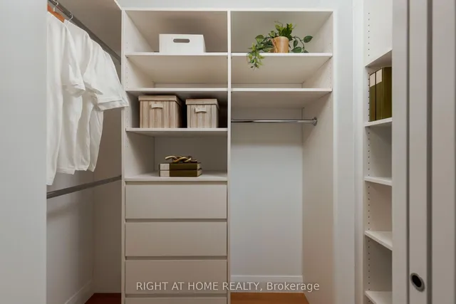 Additional image 34 of 130 Carlton St Unit 1403