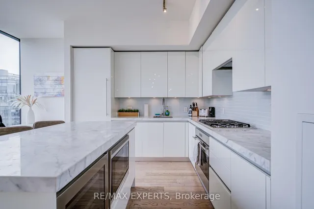 Additional image 18 of 629 King St Unit 1418