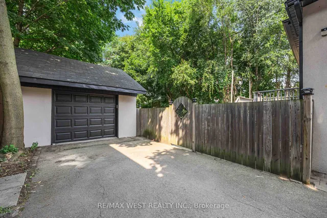 Additional image 39 of 80 Thirty Ninth St