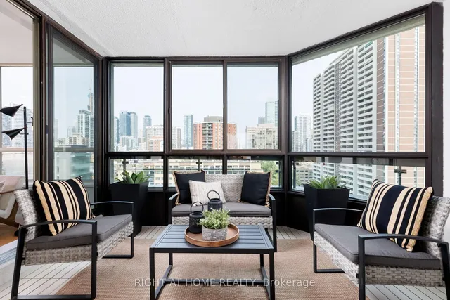 Additional image 25 of 130 Carlton St Unit 1403