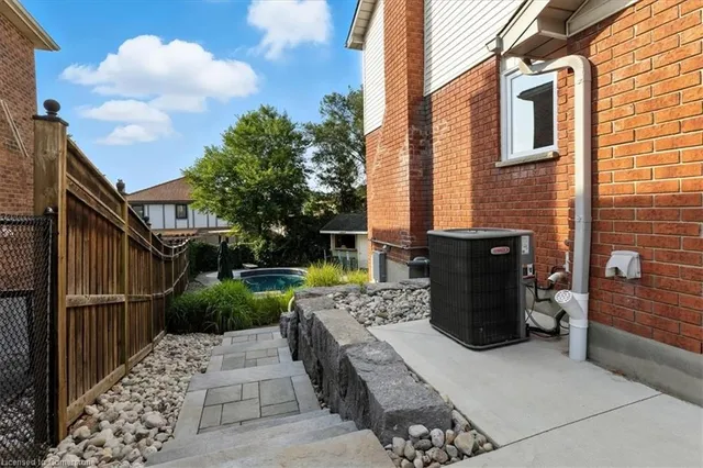 Additional image 31 of 36 Notchwood Crt