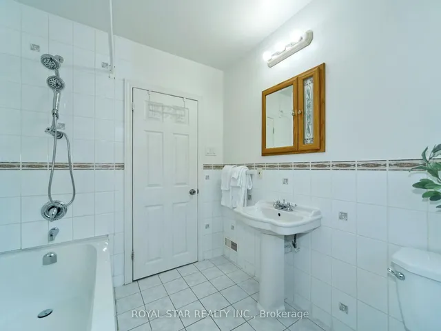 Additional image 24 of 25 Diana Dr