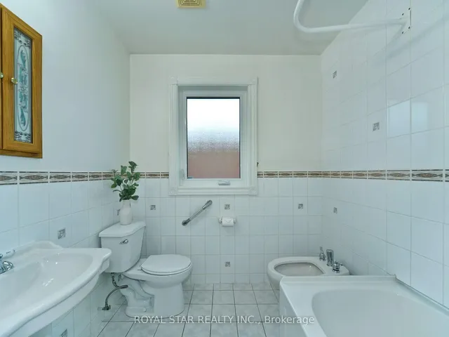 Additional image 23 of 25 Diana Dr