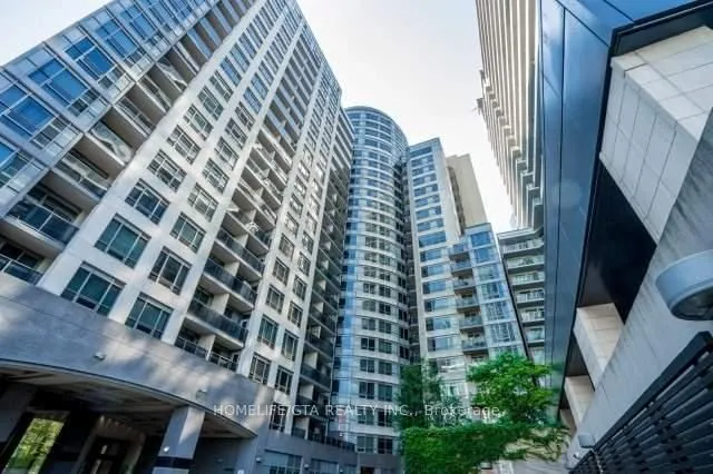 20 Blue Jays Way Unit 809