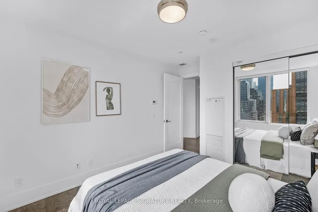 Additional image 23 of 15 Merchants' Wharf Unit 942