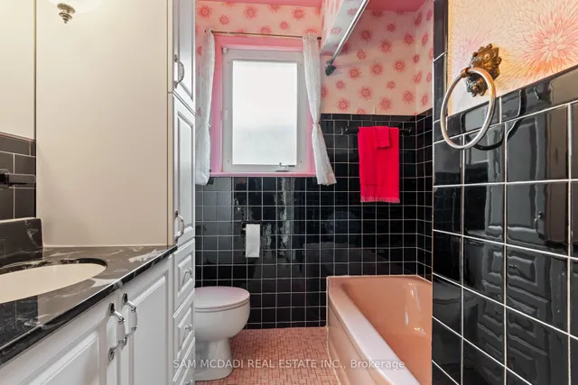 Additional image 30 of 70 Frost St