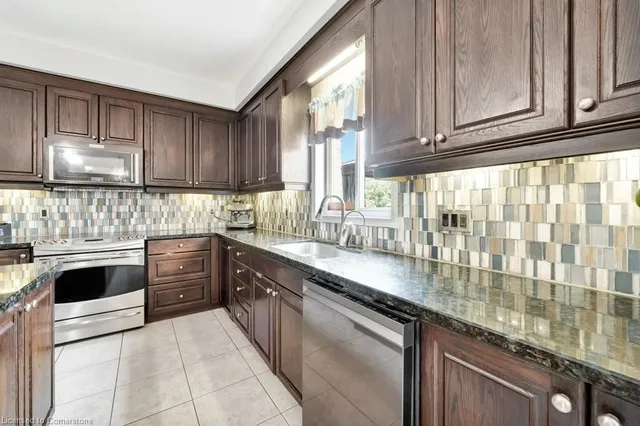 Additional image 14 of 477 Woodbine Ave