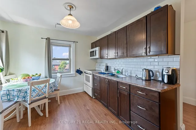 Additional image 12 of 32 Chamberlain Ave