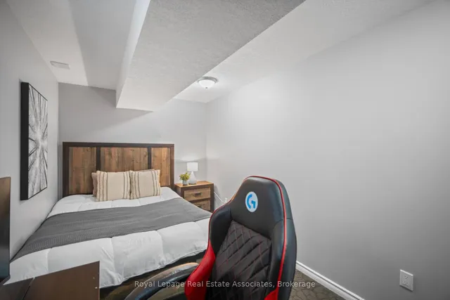 Additional image 40 of 439 Moorlands Cres