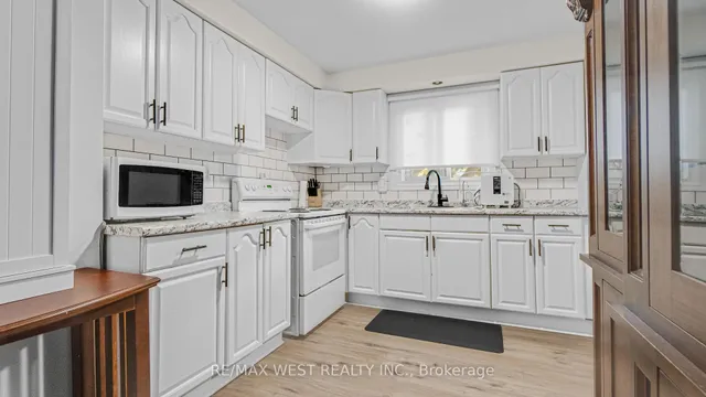 Additional image 3 of 165 GREEN VALLEY Dr Unit 18