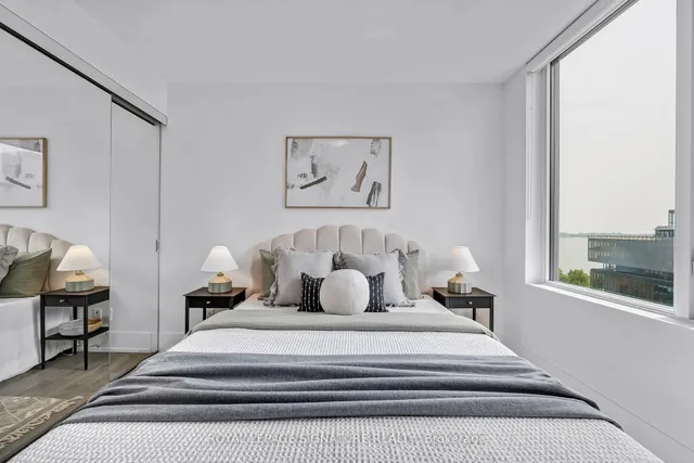 Additional image 21 of 15 Merchants' Wharf Unit 942