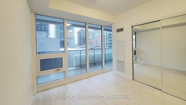 Additional image 4 of 2221 Yonge St Unit 902