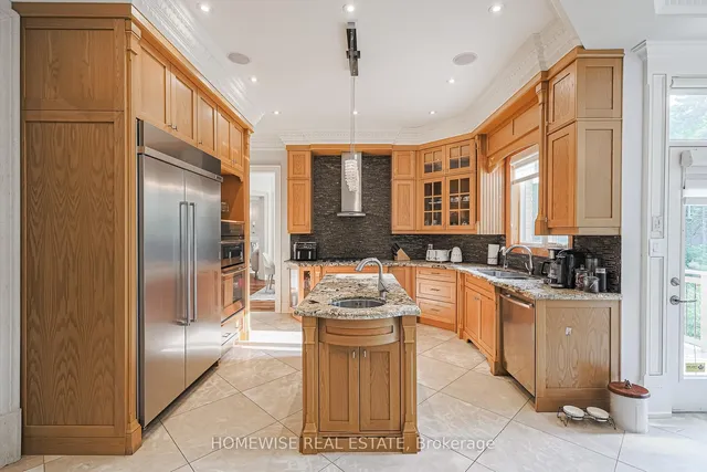 Additional image 11 of 2706 Bayview Ave