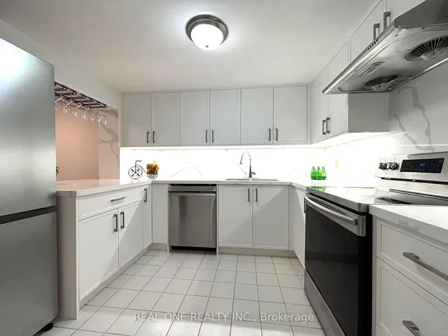Additional image 8 of 711 Bay St Unit 1012