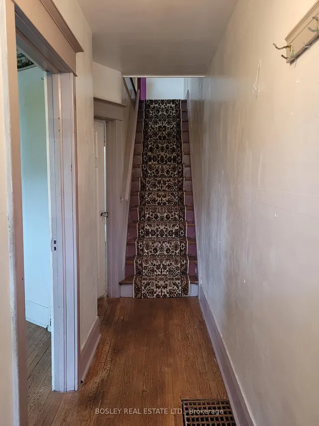 Additional image 2 of 12 Thyra Ave