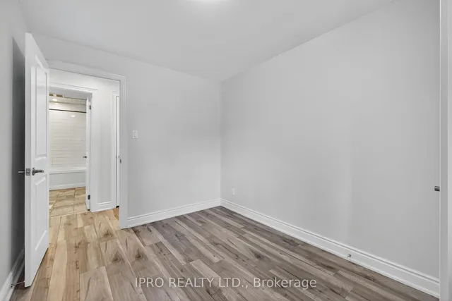 Additional image 25 of 34 Knox Ave