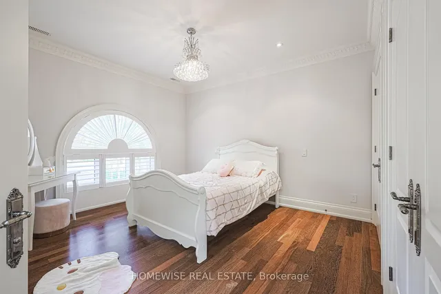 Additional image 32 of 2706 Bayview Ave