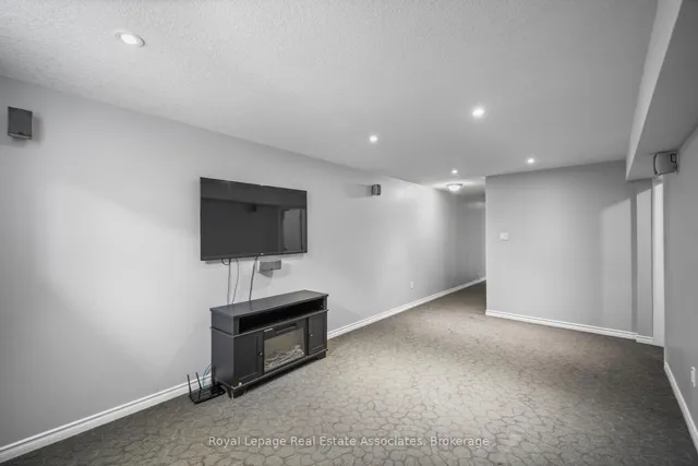Additional image 38 of 439 Moorlands Cres