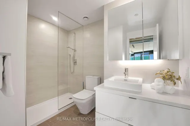 Additional image 19 of 21 Lawren Harris Sq Unit 1213
