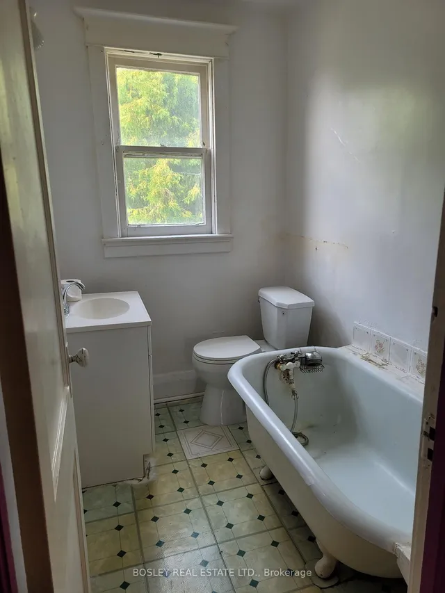 Additional image 16 of 12 Thyra Ave